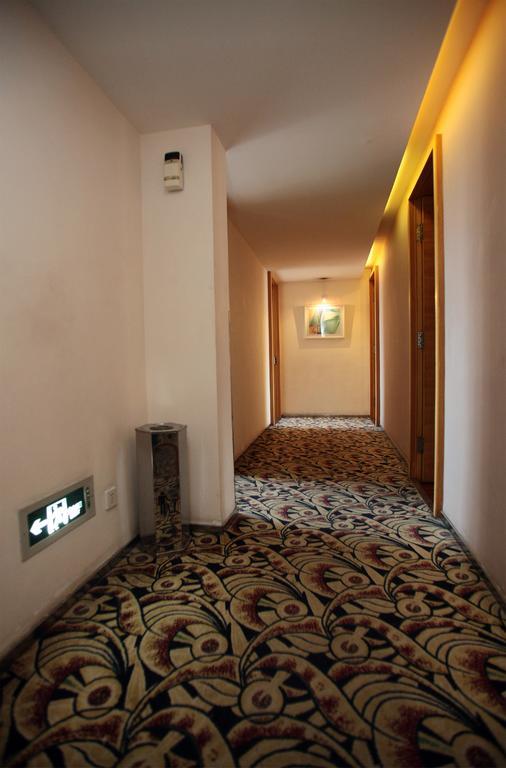 Qingdao Renjia Bussiness Hotel Esterno foto